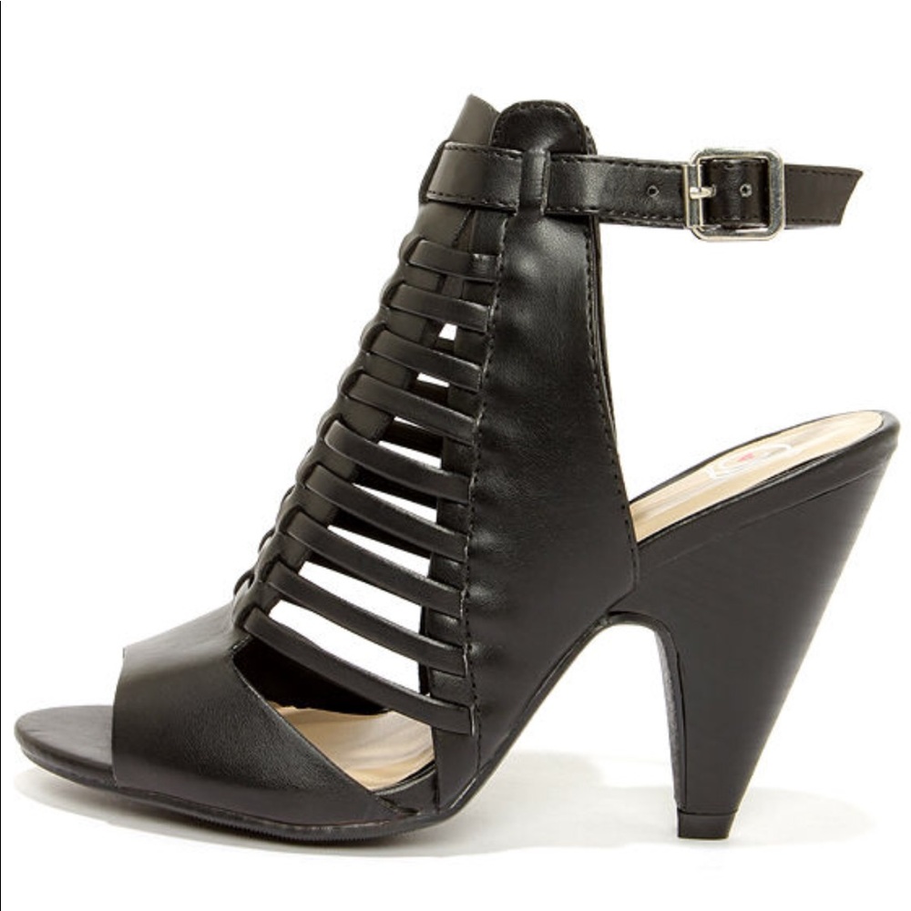 5/$25! VENTURE BLACK CAGED SHOOTIE HEELS